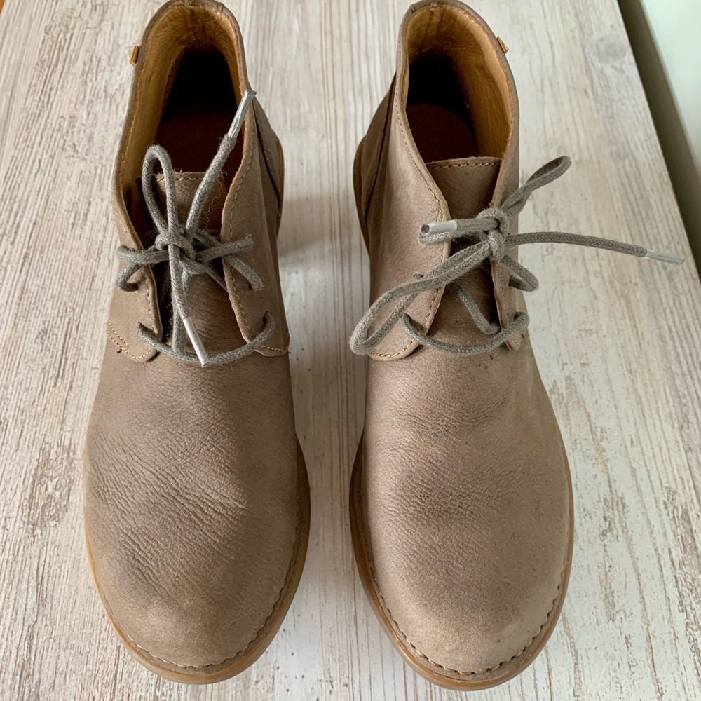 El Naturalista Gray Booties